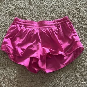 Lululemon Hotty Hots Size 10 2.5” in Sonic Pink